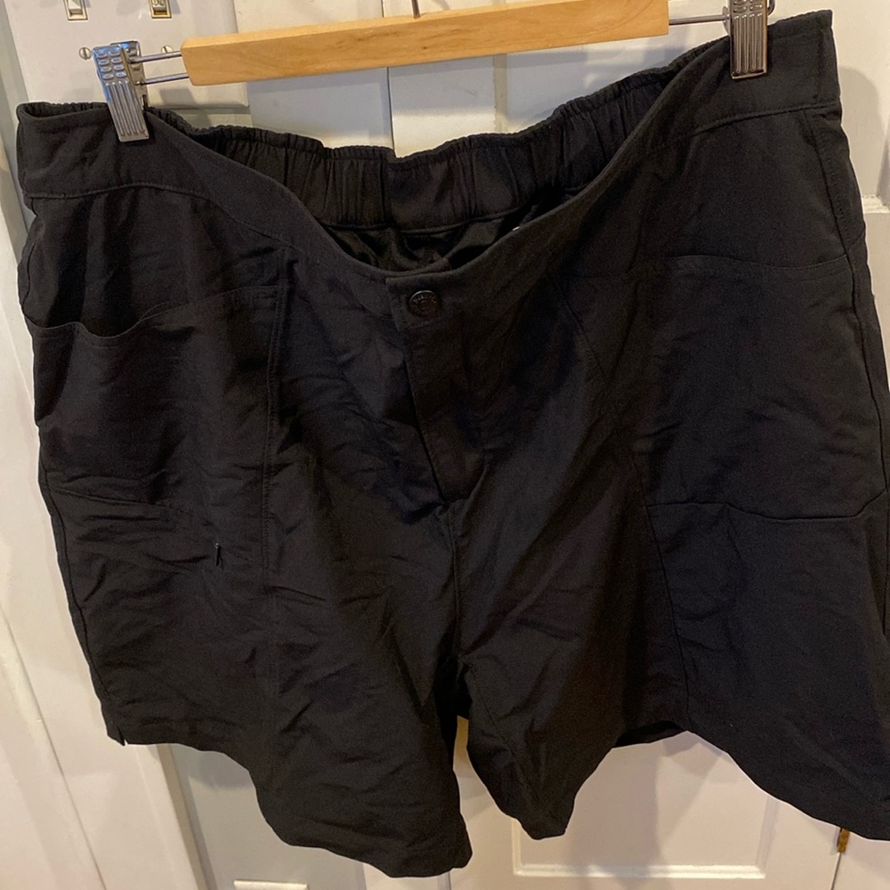L.L Bean bathing suit black shorts XL 18/20 new without tags